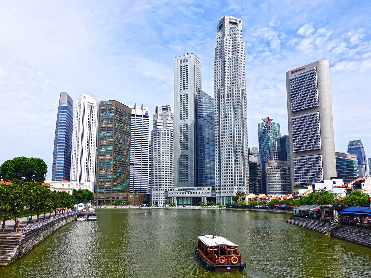 小洋楼，探寻历史与现代交织的都市情感之旅的电视剧。