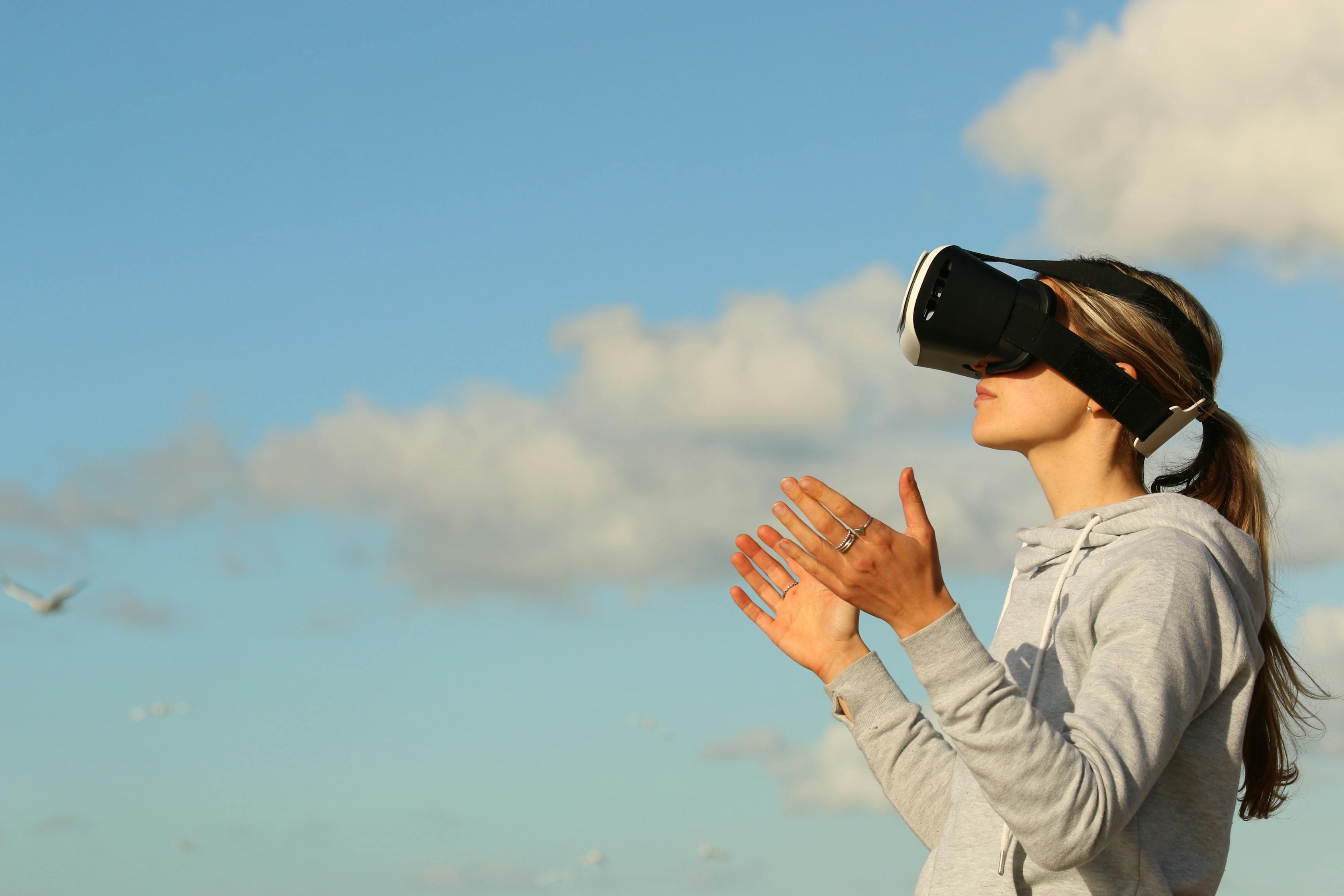 探索虚拟现实技术的最新发展，VR前沿动态揭秘