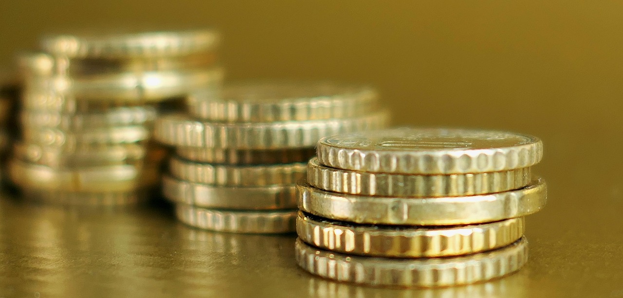 中国黄金价格表概览，影响因素与实时价格解析
